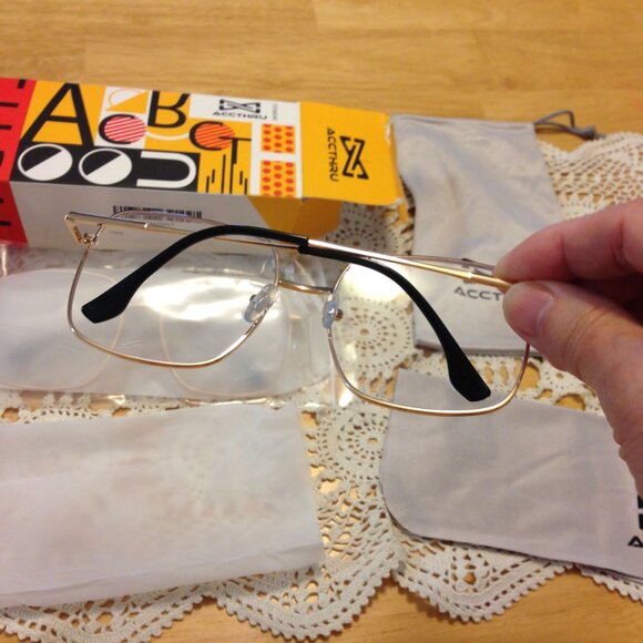 Two pairs Blue Light Filtering Glasses, with cleaning cloth, carry bag - Picture 3 of 5